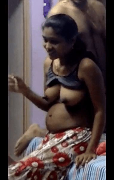 Desisextamil - tamil desi sex videos Koorana mulaiyil sappi paal kudikum â€¢ tamilsex video