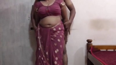 Chennai sexy wife oombi ookum sex in tamil aunty