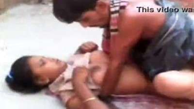 Pollachi tamil aunty kuthiyil oothu kanju irakum village sex