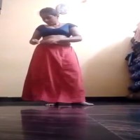 வெள்ளந்தி அக்கா புண்டையில் வெள்ளரி விளையாடியது