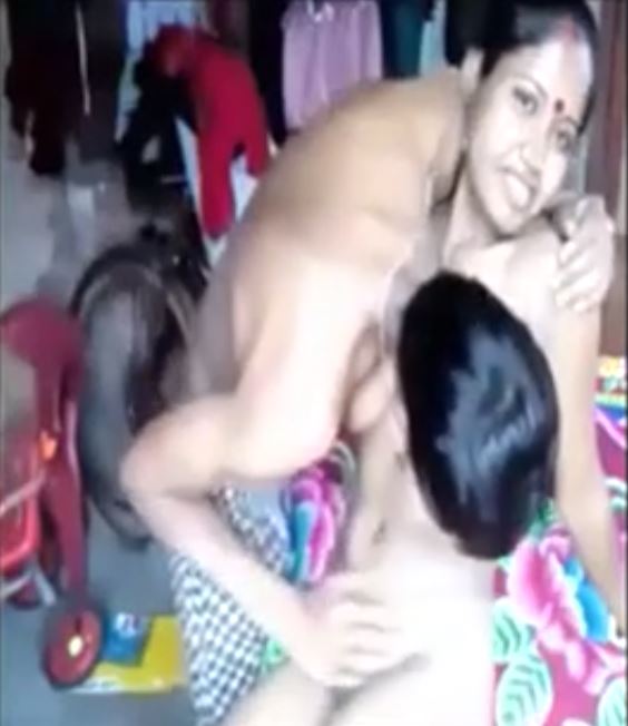 காம சுகம் தேடி ஆட்டம் போடும் அக்கா தம்பி