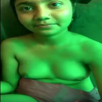 வித்யா குட்டி கூதியில் விரல் விளையாட்டு சுகம்