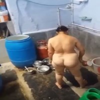 பாத்திரம் கழுவும் பெரியம்மாவின் ரகசிய ஆபாச வீடியோ