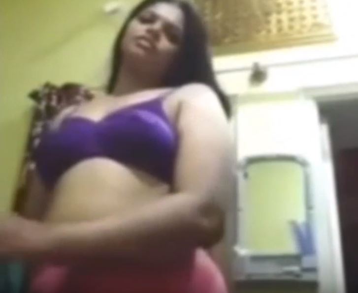 மேனகா எனக்கு மூடேத்தும் முலை அழகி
