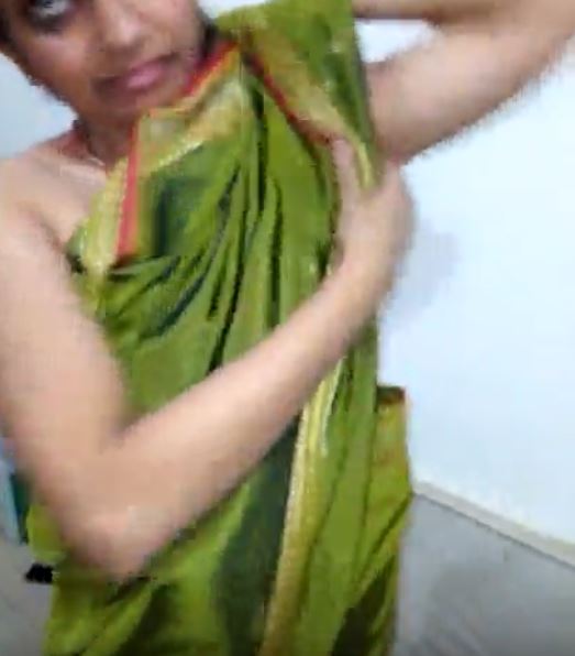 சேலை கட்டிய சரிதாவின் வாய் வழி காமம்